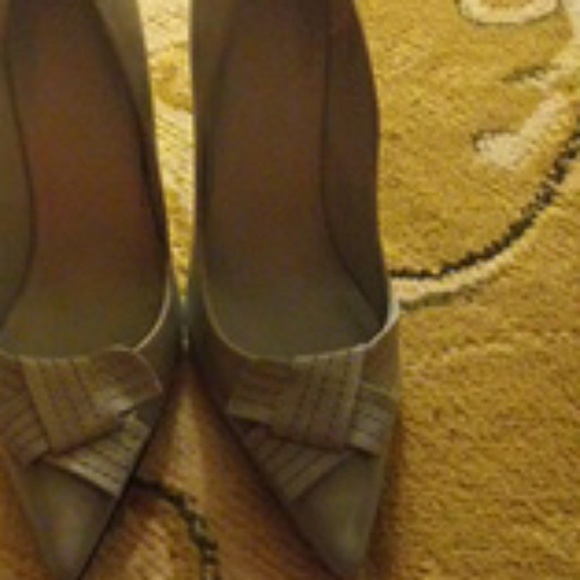 Shoes - Picture 1 of 4